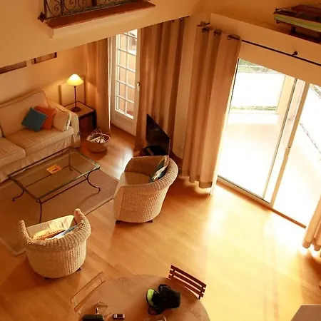 3 With Terrace And Pool 아파트